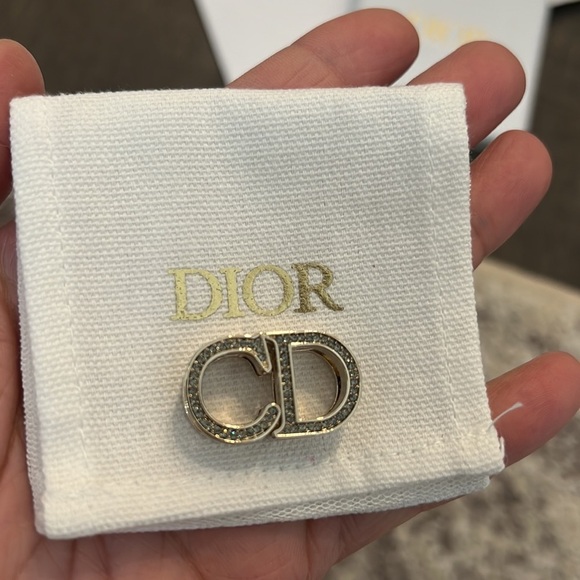 💯 AUTHENTIC DIOR CHARM /badge embellished - Picture 3 of 16